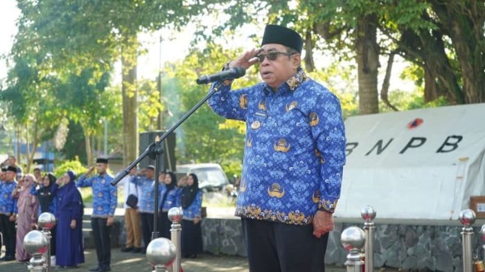 Wali Kota Gorontalo, Adhan Dambea saat memimpin apel Korpri. Foto: Humas Pemkot