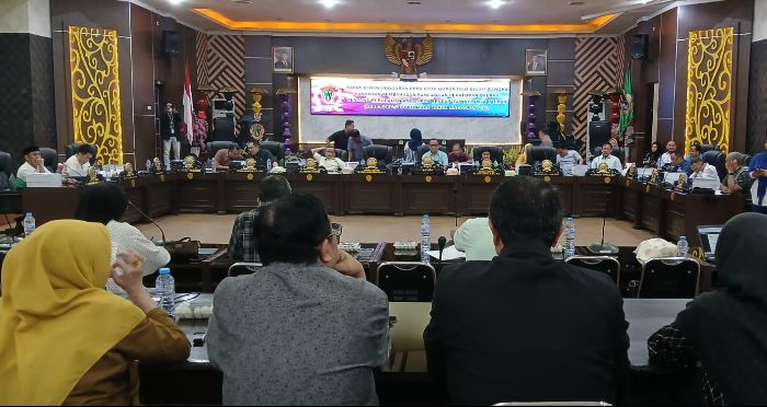 Rapat Banggar DPRD Kota Gorontalo dalam rangka lanjutan pembahasan Ranperda tentang Perubahan APBD Kota Gorontalo tahun 2025. Foto: simpulindo