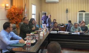 Bupati Gorut, Thariq Modanggu saat memberikan sambutan padan kegiatan konsultasi publik RPJMD. Foto: Adria