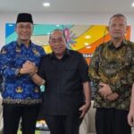 Wali Kota Gorontalo, Adhan Dambea bersama pertemuan dengan Kepala Badan Kepegawaian Negara (BKN), Zudan Arif Fakrulloh. Foto: Istimewa