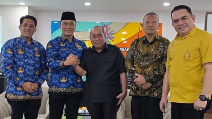 Wali Kota Gorontalo, Adhan Dambea bersama pertemuan dengan Kepala Badan Kepegawaian Negara (BKN), Zudan Arif Fakrulloh. Foto: Istimewa