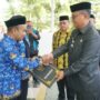 Bupati Kab. Gorontalo Utara, Thariq Modanggun saat melantik PPPK. Foto: simpulindo