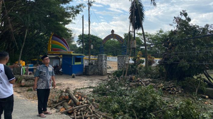 Bupati Kab. Gorut, Thariq Modanggu saat meninjau taman pontolo indah. Foto: Simpulindo