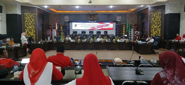 Rapat panitia khusus DPRD Kota Gorontalo dalam rangka lanjutan pembahasan Ranperda tentang RPJMD Kota Gorontalo tahun 2025-2029. Foto: simpulindo