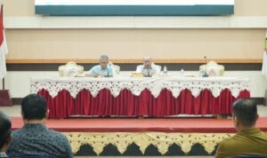 Wali Kota Gorontalo, Adhan Dambea bersama Sekda Kota Gorontalo, Ismail Majid. Foto: Humas Pemkot