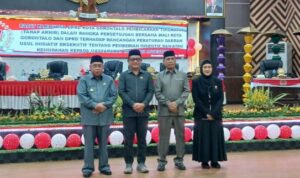 persetujuan bersama wali kota gorontalo dan DPRD terhadap ranperda usul inisiatif eksekutif tentang pemberian insentif kepada masyarakat dan investor. Foto: Simpulindo
