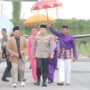 Penyambutan Kapolda Gorontalo menggunakan adat Mopotilolo. Foto: Humas Polda Gorontalo.