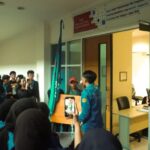 HIMAKON menggelar aksi di depan Gedung FIS. Foto: Istimewa
