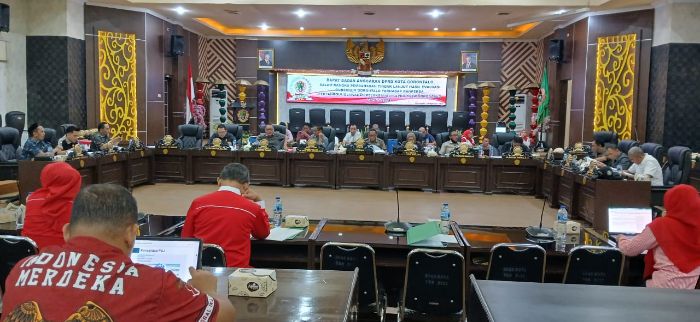 rapat pembahasan tindak lanjut hasil evaluasi Gubernur Gorontalo terhadap ranperda pertanggungjawaban pelaksanaan APBD Kota Gorontalo Tahun 2024.. Foto: Simpulindo