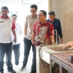 Komisi II DPRD Kota Gorontalo saat meninjau pasar sentral yang didampingi langsung kadis Disperindag Kota. Foto: Humas Dekot
