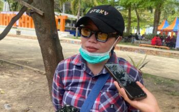 Penjual Kopi di Taman Rakyat Gorut, Denvi Binasusanti. Foto: Adrian