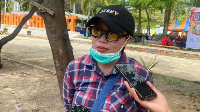 Penjual Kopi di Taman Rakyat Gorut, Denvi Binasusanti. Foto: Adrian