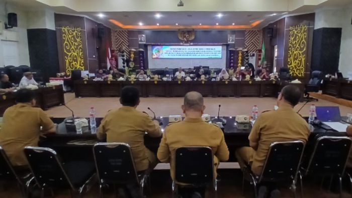 Rapat Pansus DPRD Kota Gorontalo pembahasan Ranperda pembentukan susunan perangkat daerah. Foto: Arlan