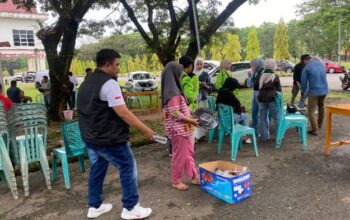 aksi bersih-bersih sampah oleh Krang Taruna Gorut. Foto: Adrian