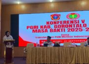 Wakil Bupati Gorontalo Utara, Nurjanah H. Yusuf saat membuka acara Konferensi PGRI Gorut. Foto: Adrian