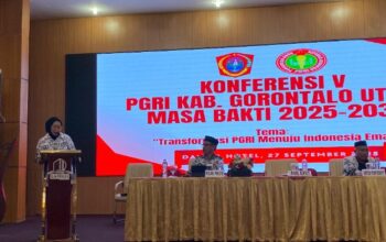 Wakil Bupati Gorontalo Utara, Nurjanah H. Yusuf saat membuka acara Konferensi PGRI Gorut. Foto: Adrian