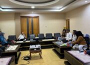 Ketua DPRD Prov. Gorontalo, Thomas Mopili didampingi dua legislator Daerah Pemilihan Bone Bolango, Femmi Udoki dan Hamzah Idrus saat menerima audiensi Aliansi Pinogu Merdeka. Foto: Istimewa/RRI