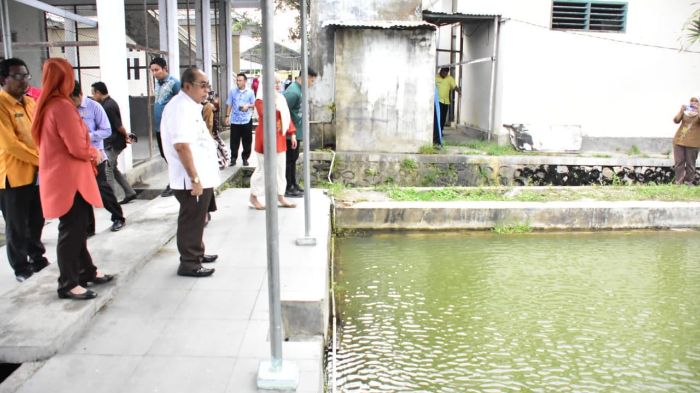 Wali Kota Gorontalo, Adhan Dambe saat meninjau beberapa aset daerah. Foto: Dok. Humas Pemkot