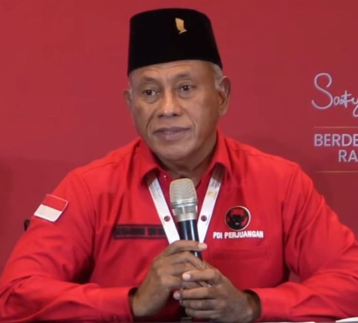 Ketua DPP PDI Perjuangan Bidang Kehormatan, Komarudin Watubun. Foto: Tangkapan layar video instagram/bungkomar