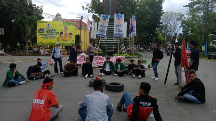 Aliansi BEM FH Kabupaten Gorontalo menggelar aksi demonstrasi. Foto: Dok. Istimewa