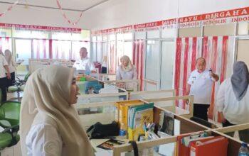 Walikota Gorontalo, Adhan Dambe saat melakukan sidak. Foto: Dok. Humas Pemkot