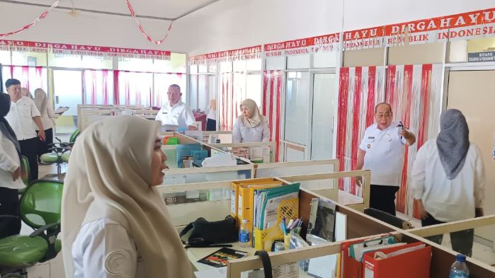 Walikota Gorontalo, Adhan Dambe saat melakukan sidak. Foto: Dok. Humas Pemkot