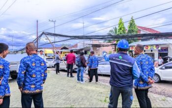 Komisi III DPRD Kota Gorontalo tinjau kondisi kabel di Jalan Piola Isa. Foto: Istimewa