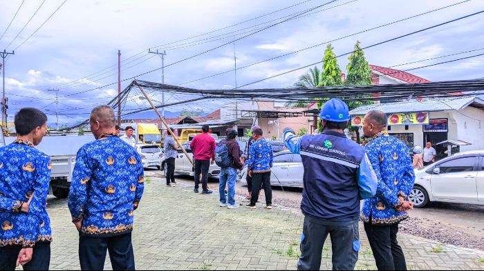 Komisi III DPRD Kota Gorontalo tinjau kondisi kabel di Jalan Piola Isa. Foto: Istimewa