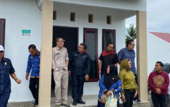 Komisi III DPRD Kota Gorontalo saat meninjau perumahan ASN Kota Gorontalo. Foto: Rendi