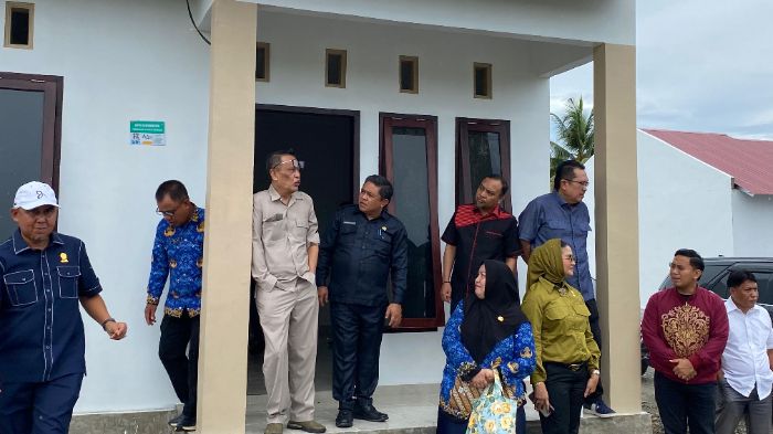 Komisi III DPRD Kota Gorontalo saat meninjau perumahan ASN Kota Gorontalo. Foto: Rendi