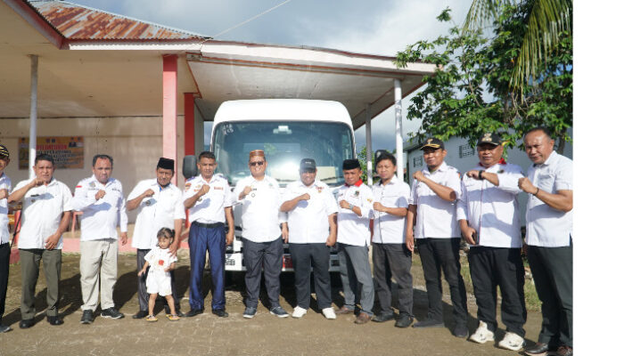 Bupati Gorontalo Utara Serahkan Bus Sekolah Gratis di Kecamatan Monano