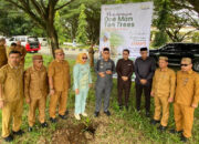 Pemda-DPRD Gorut Canangkan Gerakan One Man Ten Trees