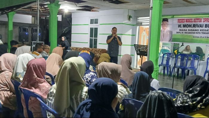 Wakil Ketua DPRD Kota Gorontalo, H. Moh. Rivai Bukusu, saat menyerap aspirasi warga lewat reses. Foto: Simpulindo