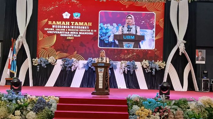 Rektor UBM Gorontalo, Prof. Dr. Hj. Nilawati Uly, saat memberikan sambutan pada acara ramah tamah. Foto: Arlan/simpulindo