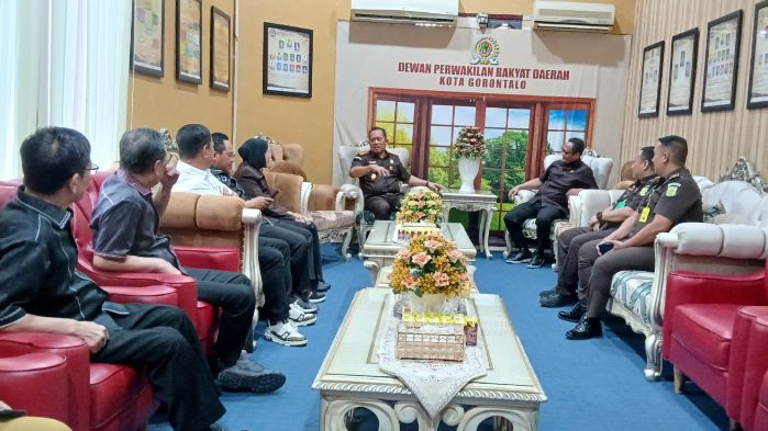 DPRD Kota Gorontalo saat menerima kunjungan dari Kejari Kota Gorontalo. Foto: Simpulindo