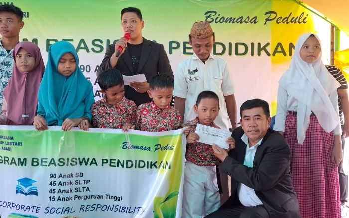 Biomasa Groub memberikan beasiswa. Foto: Istimewa
