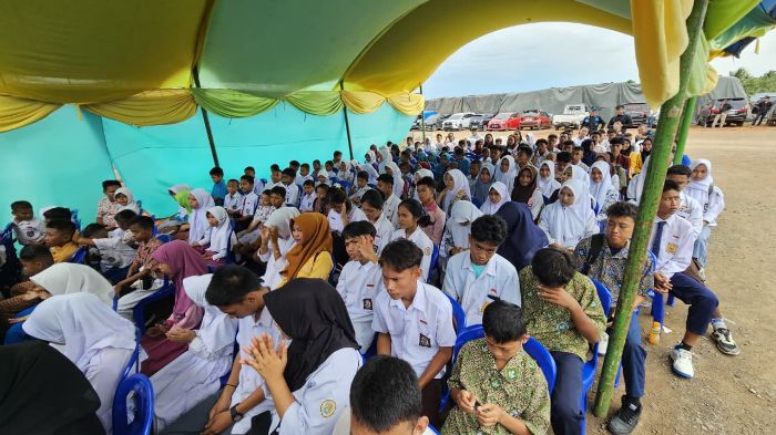 Para siswa penerima beasiswa. Foto: Istimewa