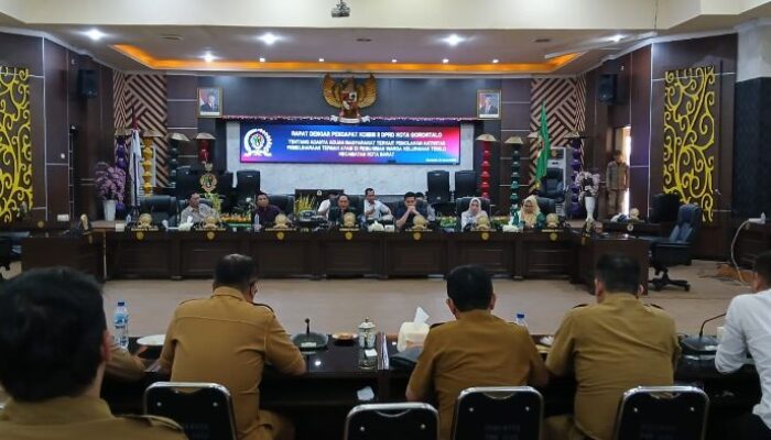 Komisi II Dekot Minta Peternakan Ayam di Tenilo Dihentikan Sementara