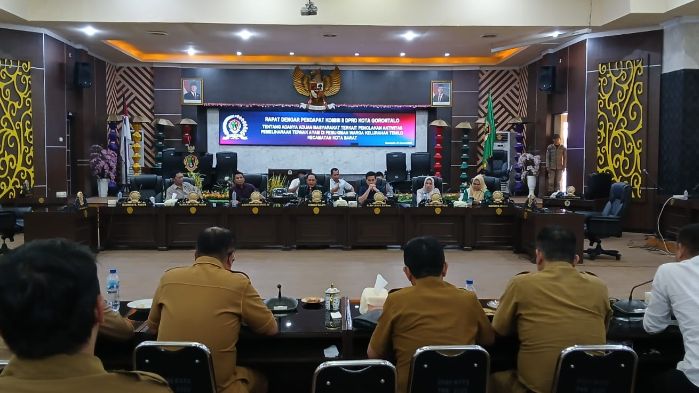 Rapat Dengar Pendapat Komisi II DPRD Kota Gorontalo bersama warga kelurahan tenilo. Foto: Arlan/simpulindo