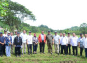 Bersama Gubernur, Wabup Nurjana Tinjau Lokasi Ground Breaking Industri Ayam Terintegrasi