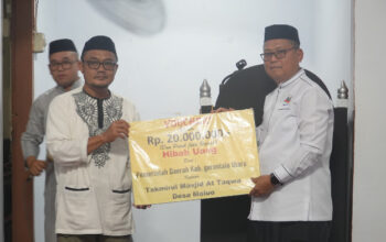 Safari Ramadan di Moluo, Bupati Thariq Salurkan Hibah Masjid