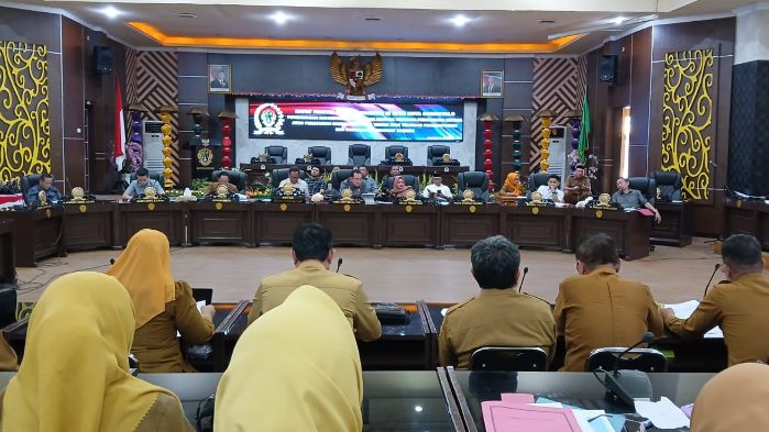 Rapat Panitia Khusus (Pansus) III terkait Ranperda tentang Perubahan Ketiga atas Perda Nomor 5 Tahun 2016 tentang Pembentukan dan Susunan Perangkat Daerah. Foto: Simpulindo
