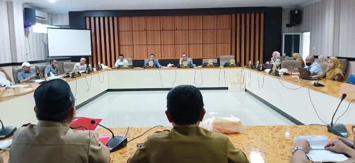 Rapat Pansus I DPRD Kota Gorontalo membahas Perda Industri Kota Gorontalo. Foto: Simpulindo