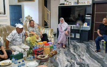 Lebaran Hari Kedua, Open House Rivai Diserbu Warga