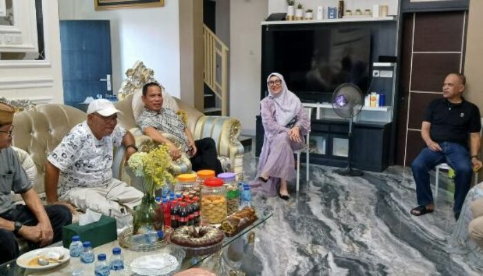 Lebaran Hari Kedua, Open House Rivai Diserbu Warga