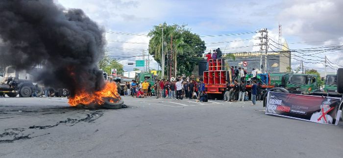 Aksi Demonstrasi Aliansi Mahasiswa Peduli Energi. Foto: simpulindo