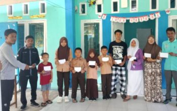 Bantuan Beasiswa Pendidikan. Foto: Humas Biomasa Group