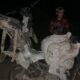 warga Tomini, Ojek Tambang. Foto: Ist