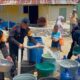 Personel Batalyon A Pelopor Satuan Brimob Polda Gorontalo saat menyalurkan Air Bersih untuk warga. (Foto: Humas Polres Gorontalo Kota)