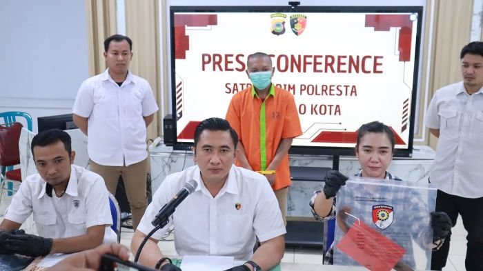 Kasat Reskrim Polresta Gorontalo Kota Kompol Akmal Novian Reza saat press conference. (Foto: Humas Polresta Gorontalo Kota)